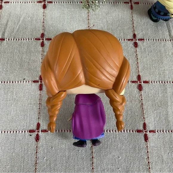Funko Pop Disney Frozen #119 Coronation Anna, #116 Young Elsa & #81 Anna Bundle - Picture 5 of 10